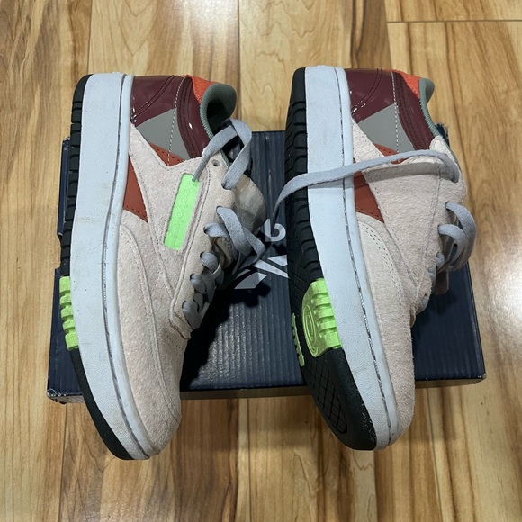 Womens Reeboks - Picture 2 of 5